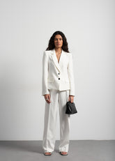 Pantalón de Pinzas Blanco: Versatilidad y Estilo en Tu Armario